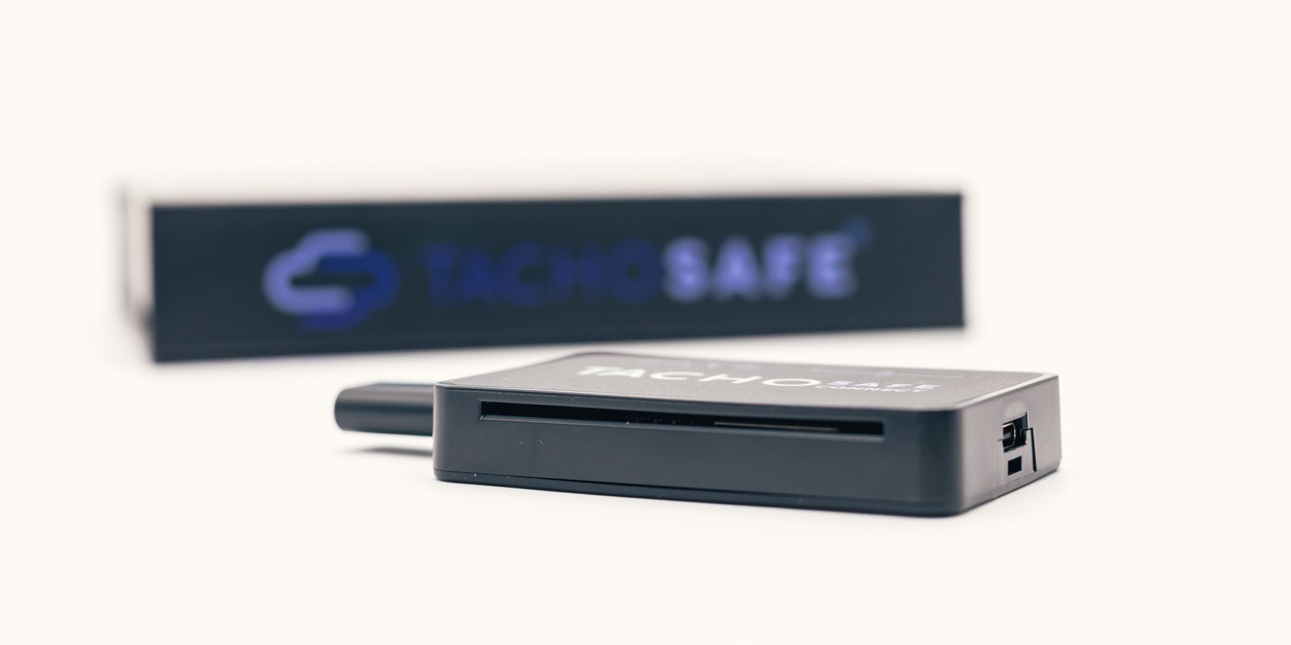 Cititor date TachoSafe Connect – Cititor portabil de date tahograf cu conexiune 4G/LTE și stocare automată în cloud - imagine 4